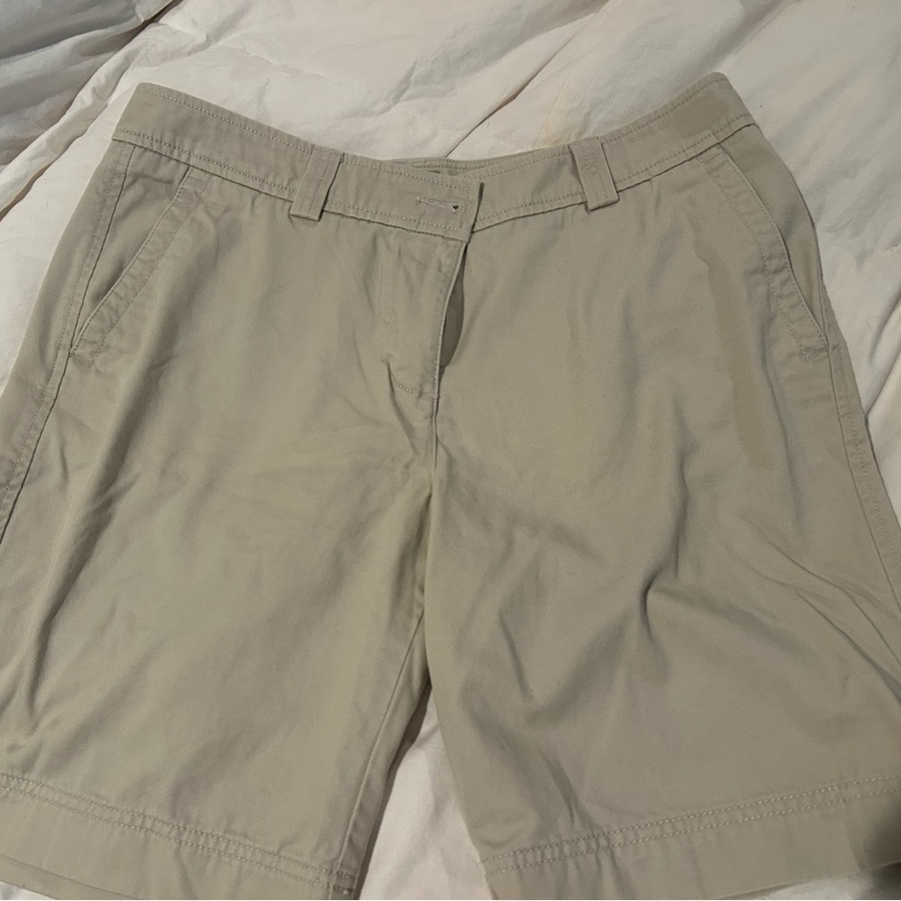 L.L. Bean womens Bermuda Shorts Relaxed Fit Cotton